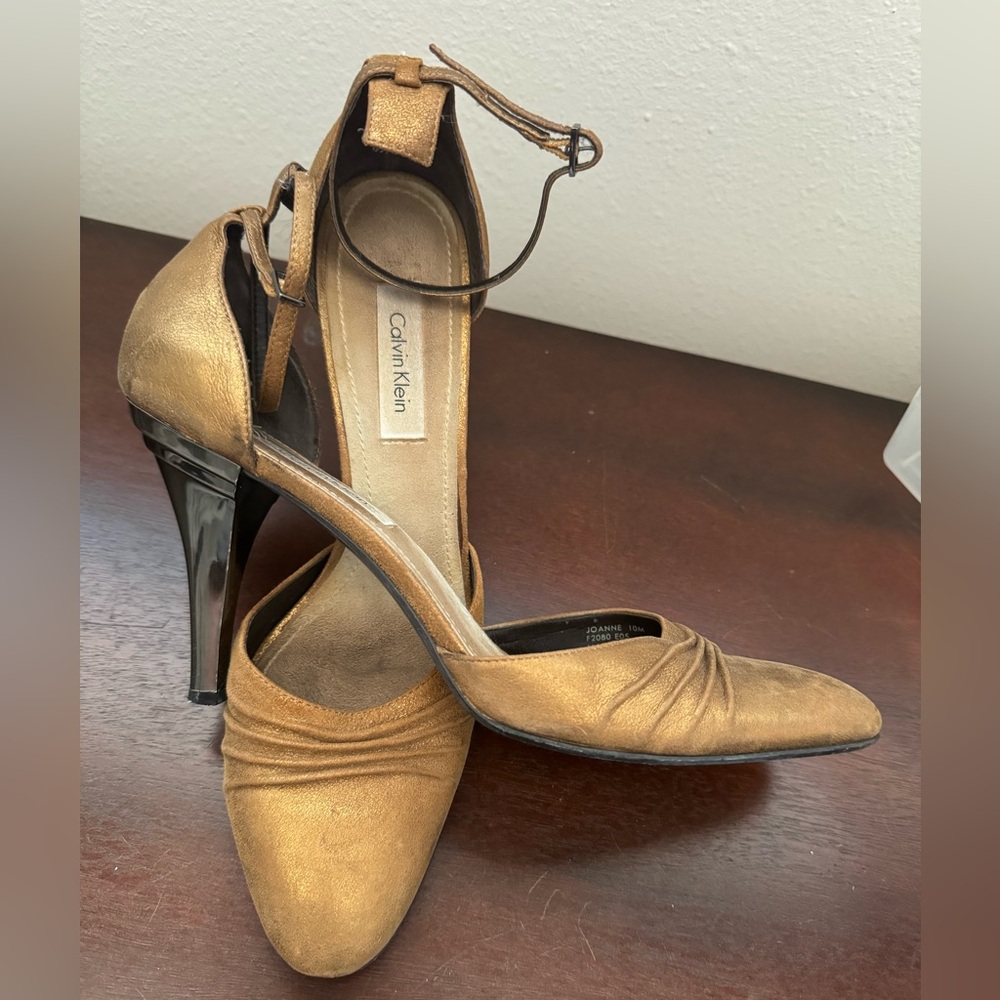 Beautiful Calvin Klein gold heels with metal heel. Womens size 10.